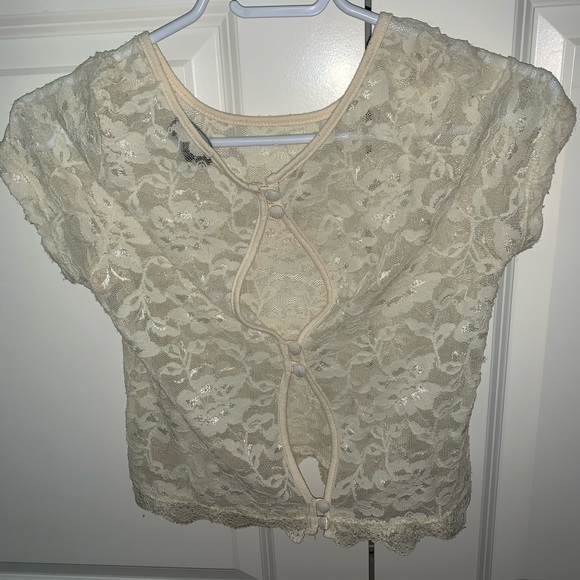 Aritzia Dilema lace cream crop top - Picture 3 of 3
